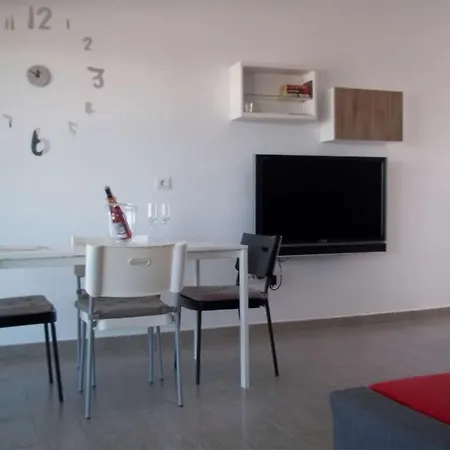 Puerto Del Carmen Sleeps 4 Wifi T691539 Apartamento Puerto del Carmen (Lanzarote)