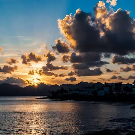 Apartamento Puerto Del Carmen Sleeps 4 Wifi T691539 *