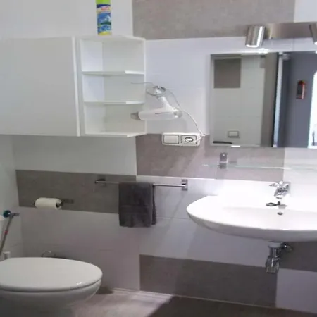 Puerto Del Carmen Sleeps 4 Wifi T691539 Apartamento Puerto del Carmen (Lanzarote)